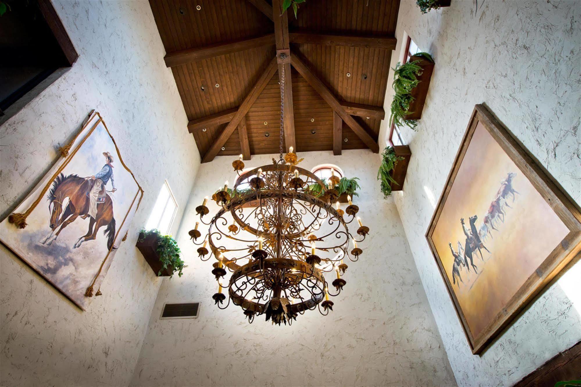 Harris Ranch Inn And Restaurant Huron Extérieur photo