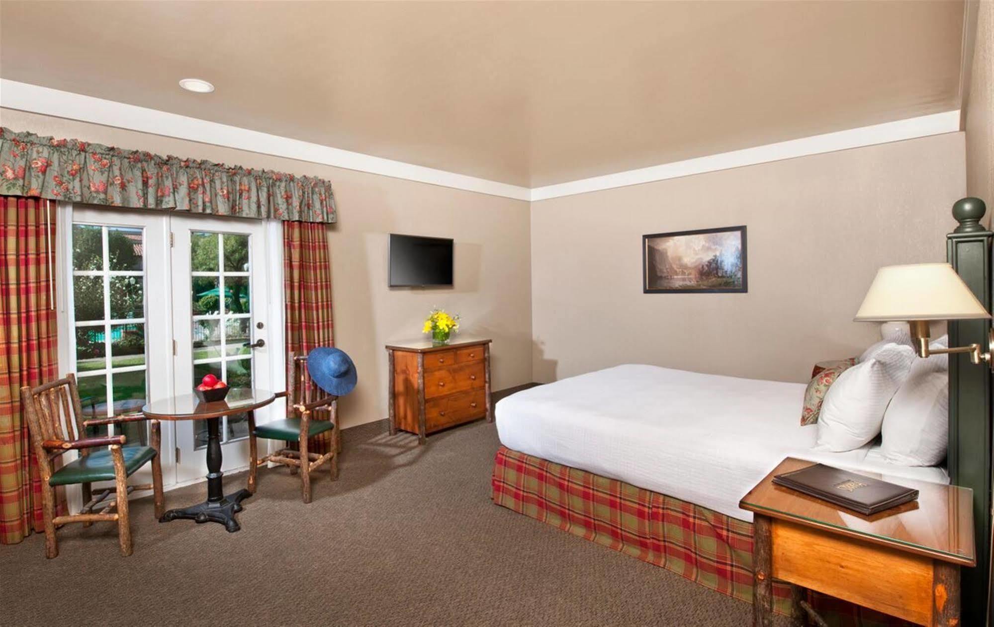 Harris Ranch Inn And Restaurant Huron Extérieur photo