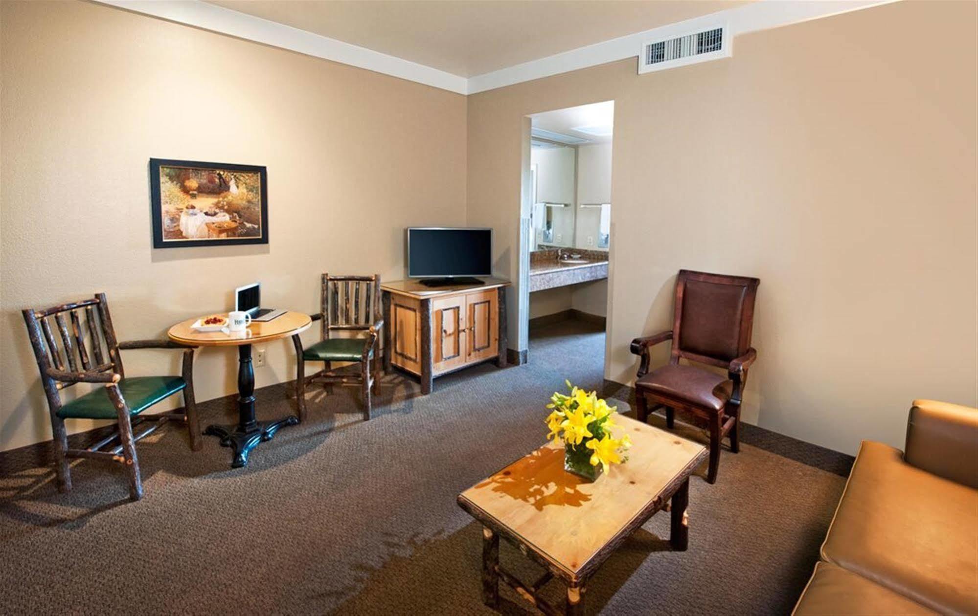 Harris Ranch Inn And Restaurant Huron Extérieur photo